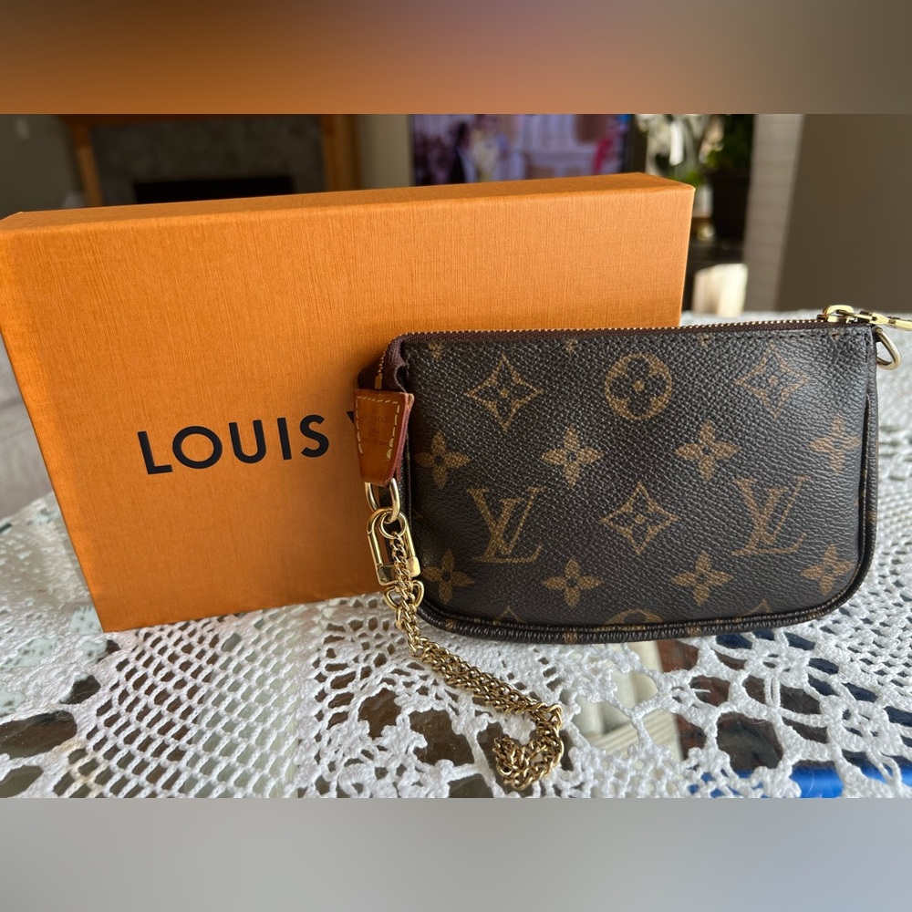 Louis Vuitton Mini Pochette Accesoire